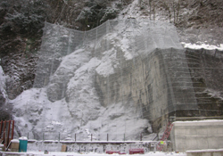 高エネルギー吸収形